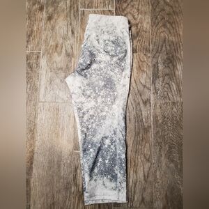 Old Navy Grey/White Cropped Leggings Size L